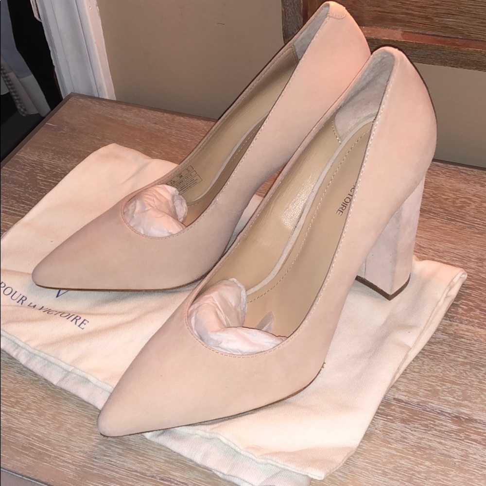 Pointed toe heels